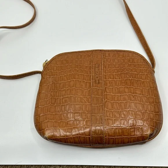 Vintage 80’s Fendi tan embossed crocodile shoulder crossbody bag - Picture 1 of 14